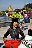 Myanmar - Kyaikhtiyo, food sellers 